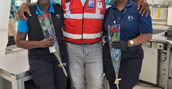 El Aeropuerto Internacional Princesa Juliana hace un homenaje en el día de las madres