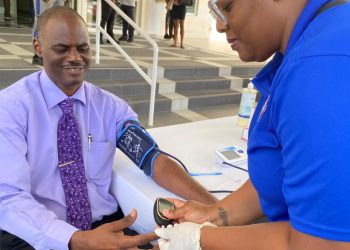 El Ministro Richinel Brug celebra la Semana Nacional de la Enfermería 2025: “Cuidar, Liderar, Inspirar — Repetir”