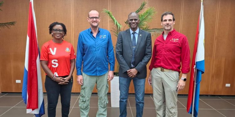 El Ministro Brug y la Fundación Freegan Food lanzan un programa piloto de asistencia alimentaria para hogares de personas mayores