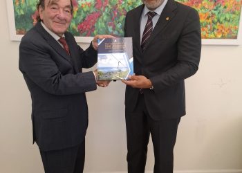 El Primer Ministro Dr. Luc Mercelina impulsa el crecimiento económico con la 14.ª edición del Libro de Oro de St. Maarten
