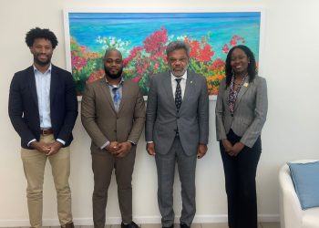 El Primer Ministro Dr. Luc Mercelina fortalece las iniciativas de gestión del riesgo de desastres mediante la CDEMA
