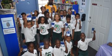 “Más que libros: Un día emocionante para los alumnos de 3er grado en la Biblioteca de Sint Maarten”