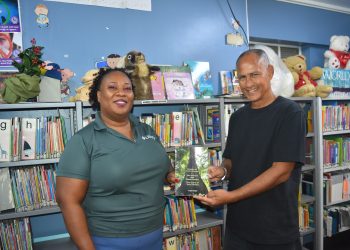 Tres idiomas, una historia poderosa: Ya está aquí “La historia del árbol Kumba”