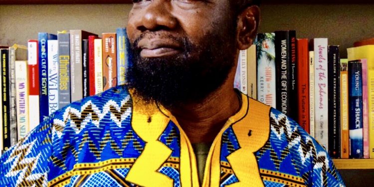 Dannabang Kuwabong de Ghana y la Pantera Rosa de Trinidad ganan el Premio de los Presidentes en la Feria del Libro de St. Maarten 2025