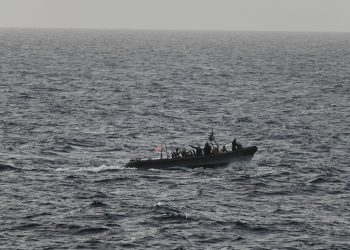 El HNLMS Friesland intercepta 3,000 kilogramos de droga