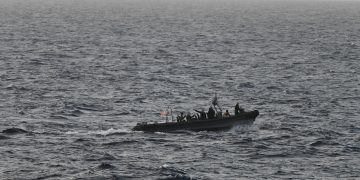 El HNLMS Friesland intercepta 3,000 kilogramos de droga