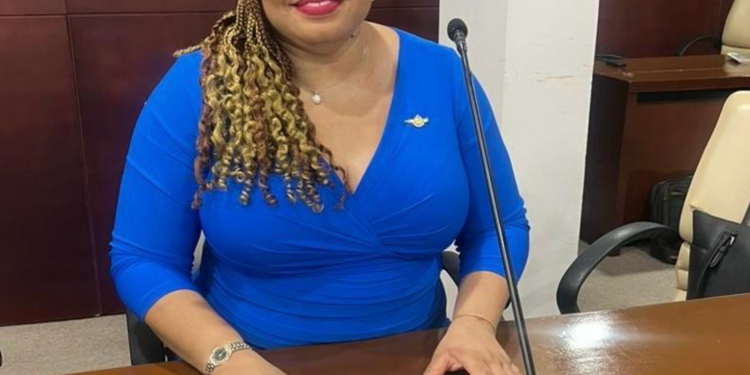 La Ministra de Finanzas, Marinka Gumbs, aclara el cálculo de la asignación de vacaciones para los centros educativos subvencionados