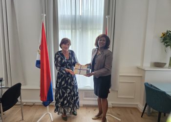 La Ministra Plenipotenciaria Arrindell explora la seguridad alimentaria, el intercambio educativo y las oportunidades turísticas con Irlanda