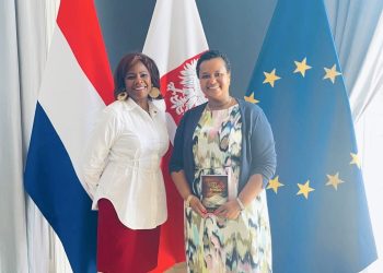 La Ministra Plenipotenciaria Arrindell se reúne con la Embajadora de Polonia Kassangana