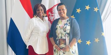 La Ministra Plenipotenciaria Arrindell se reúne con la Embajadora de Polonia Kassangana