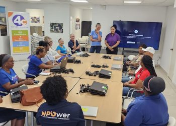 Nueve organizaciones sin fines de lucro reciben computadoras portátiles para impulsar servicios comunitarios