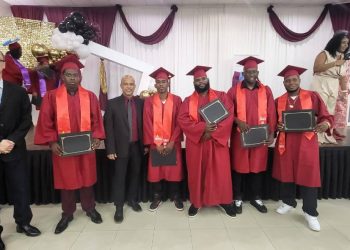 Se gradúan cuatros empleados NV GEBE