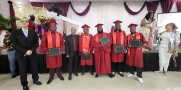 Se gradúan cuatros empleados NV GEBE