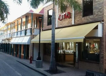 Atracan joyería en Front Street