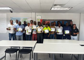 17 residentes de Sint Maarten obtienen certificación de piloto de drones