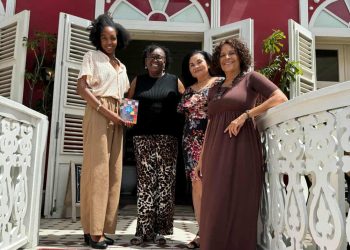 Exposición Internacional de Obras de Arte de Nuestros Artistas y Profesionales Culturales Locales ¡Se Necesitan Urgentemente!