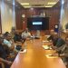 El Jefe del KPSM Carl John organiza una reunión estratégica con el Director de Prisiones, Steven Carty, para fortalecer la cooperación en el sector judicial