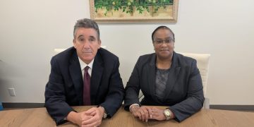 Michael Lake es nominada como la 1ra mujer directora financiera del Aeropuerto Internacional Princesa Juliana