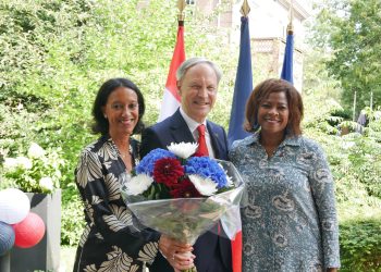 La Ministra Plenipotenciaria Arrindell asiste a las celebraciones de Bastille Day en La Haya