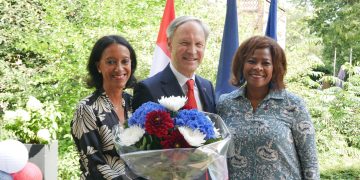 La Ministra Plenipotenciaria Arrindell asiste a las celebraciones de Bastille Day en La Haya