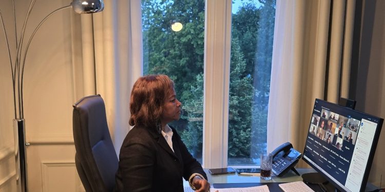 La Ministra Plenipotenciaria Arrindell representa a Sint Maarten en la Conferencia Ministerial de la OCTA