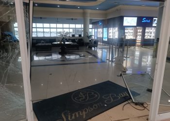 Robo en Splash Jewelers Simpson Bay Resort