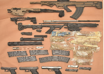 Realizan arrestos e incautan armas de fuego en operación conjunta con las autoridades francesas en la zona de Maho