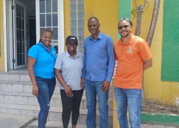 El Ministro Richinel Brug se une a “Líderes por el Cambio” en su labor de extensión comunitaria