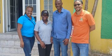 El Ministro Richinel Brug se une a “Líderes por el Cambio” en su labor de extensión comunitaria