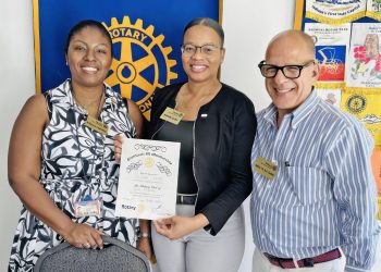 El Club Rotario de St. Maarten da la bienvenida a la Dra. Rolinda Carter como su nueva socia