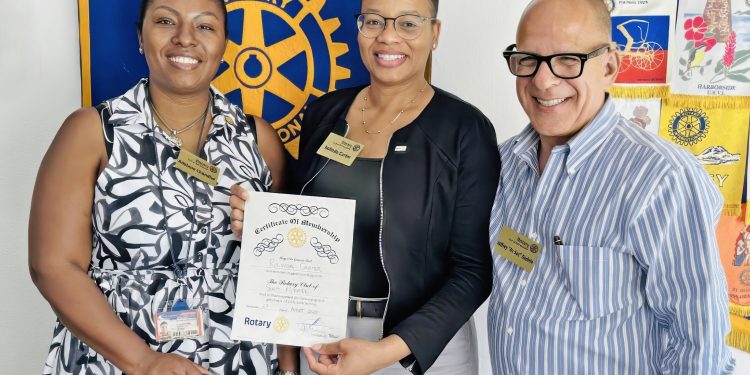 El Club Rotario de St. Maarten da la bienvenida a la Dra. Rolinda Carter como su nueva socia