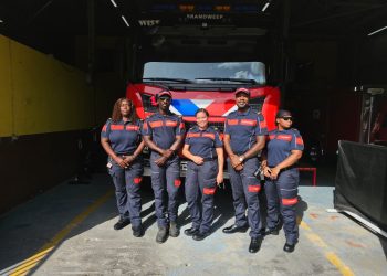 El Departamento de Bomberos del Caribe Neerlandés presenta su nuevo uniforme operativo