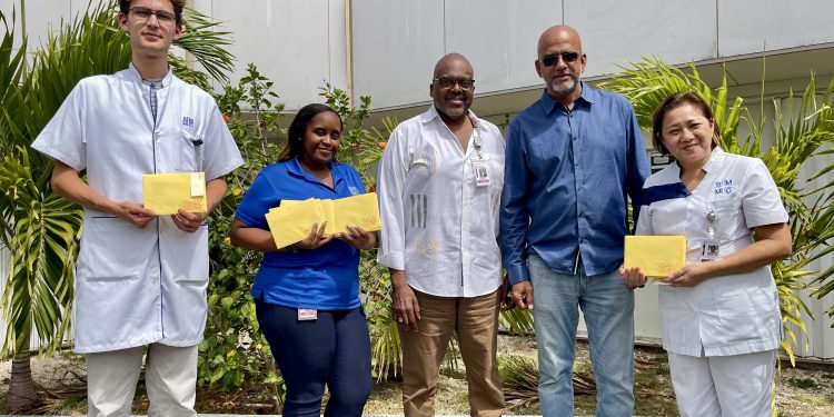 COLORS dona al Servicio de Ginecología y Obstetricia del SMMC