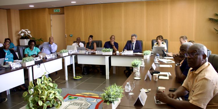 Erin se convirtió en huracán. El país permanece bajo alerta de tormenta tropical