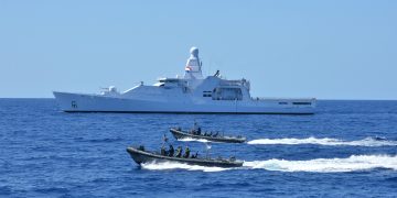 El HNLMS Friesland intercepta cerca de 318 kilos de cocaína