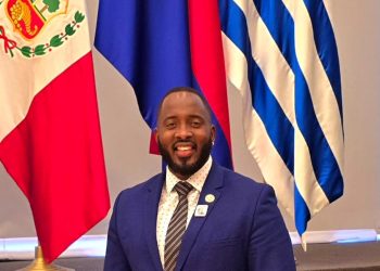 El MP Lyndon Lewis hace un enérgico llamado a todas las juntas escolares, en especial a las católicas, para que pongan fin a las prácticas discriminatorias en cuanto al cabello