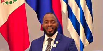 El MP Lyndon Lewis hace un enérgico llamado a todas las juntas escolares, en especial a las católicas, para que pongan fin a las prácticas discriminatorias en cuanto al cabello