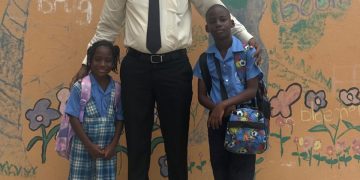 El Ministro Brug insta a los estudiantes a respetar a sus compañeros, profesores, conductores de autobuses escolares y otras personas de autoridad