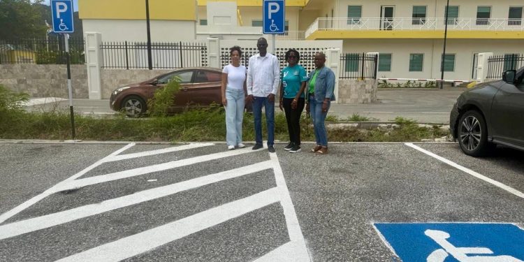 El Ministerio de VSA crea plazas de estacionamiento designadas para grupos vulnerables en el Edificio de la Administración Gubernamental