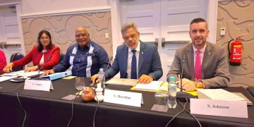 El Primer Ministro Dr. Luc Mercelina fortalece la voz de los accionistas de Sint Maarten