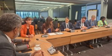 El Primer Ministro Dr. Luc Mercelina reafirma la prioridad del Proyecto COE durante una reunión de alto nivel con directivos del Banco Mundial