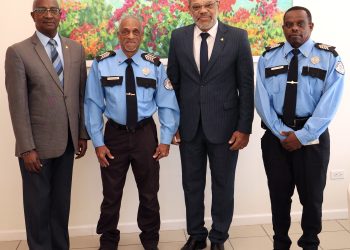 Arnold Lake celebra 38 años de servicio en el Gobierno del Departamento de Vigilancia Central