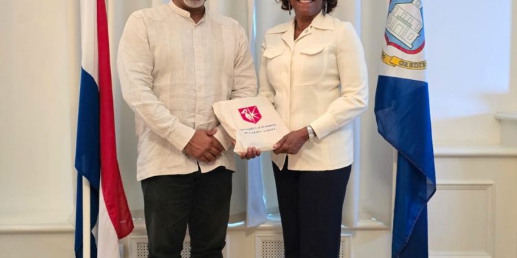 La Ministra Plenipotenciaria Arrindell recibe la visita del Rector de la USM, Dr. Carmona Báez