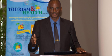 El Ministro Brug destaca la crucial conexión entre la salud y el turismo en el Programa de CARPHA