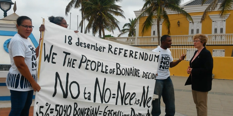 La Policía detiene dos sospechosos tras robo a mano armada y robo de vehículo en Philipsburg