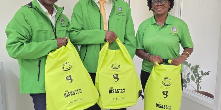 El Ministerio de VSA equipa a su personal con bolsas de emergencia para desastres en caso de huracán