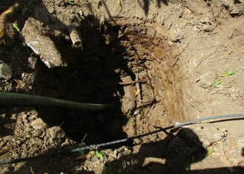 Descubren pozo histórico en la obra de Charles Leopold Bell School