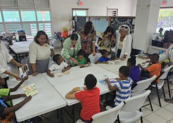 Island Gems dona muebles a No Kidding with Our Kids Foundation