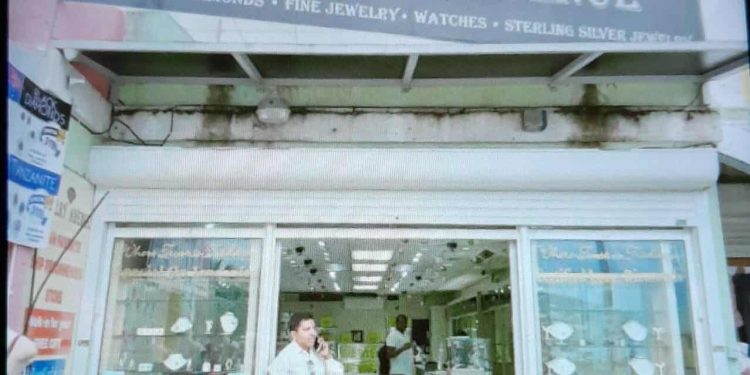 Asaltan Joyería en Bobby’s Marina