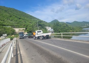 Arrestan sospechoso en relación con el robo de un vehículo